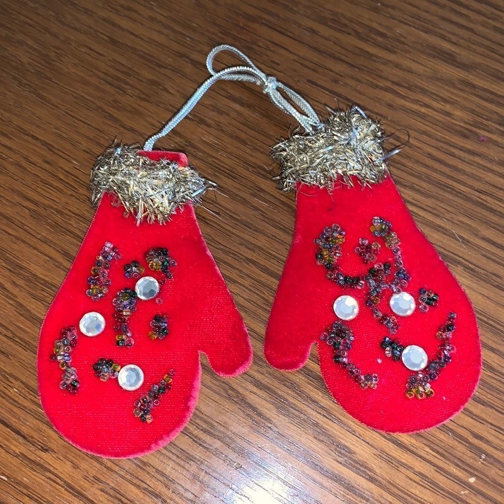 Vtg‎ red felt beaded mittens on gold string Christmas tree ornament